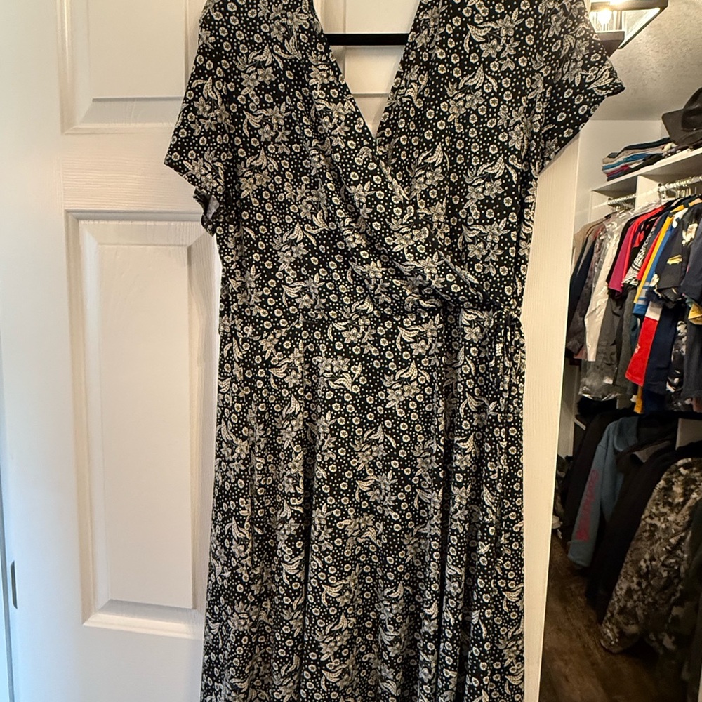 Kaileigh Black and White Flutter Sleeve Maxi Dress